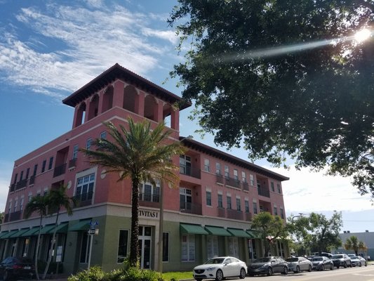 A beautiful waterfront view in Stuart, FL, the perfect start to an evening at Pepe & Sale.