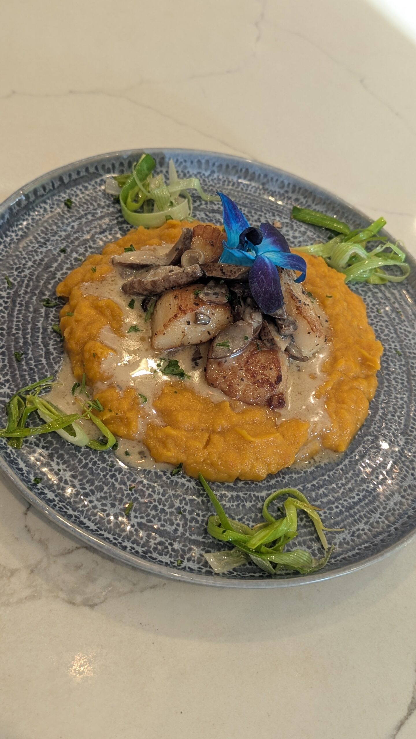 Dinner service at Pepe & Sale